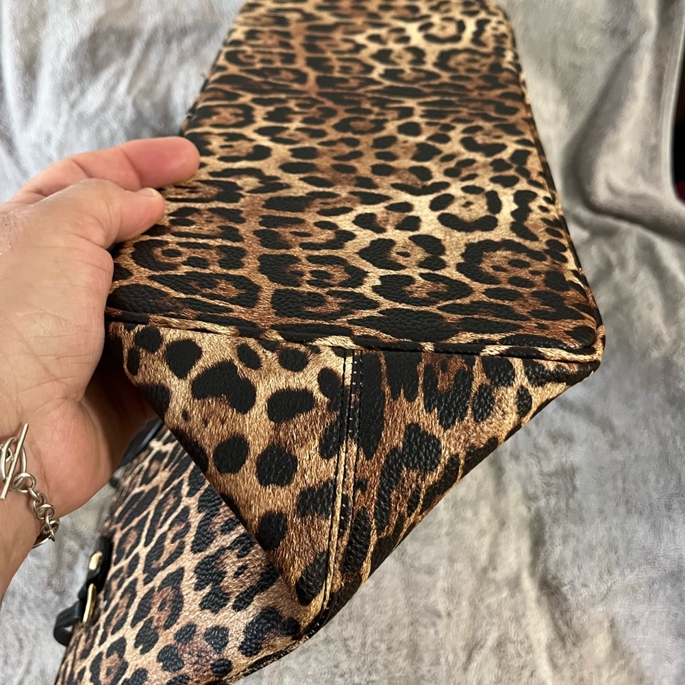 NWOT Daisy Rose Leopard Print Tote with Pouch - Picture 10 of 12